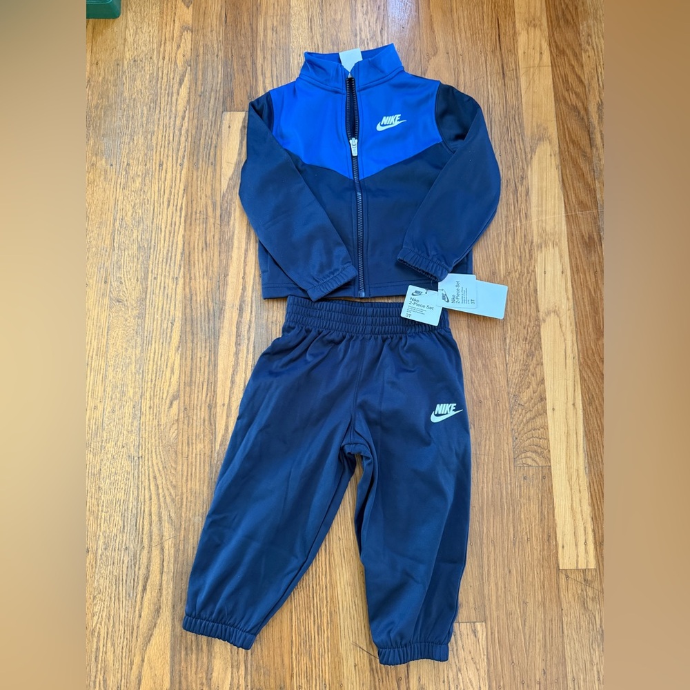NWT Nike blue tracksuit 3T